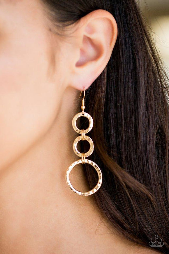 Paparazzi Radical Revolution - Gold Delicately hammered in shimmer, glistening gold hoops link into an edgy lure. Earring attaches to a standard fishhook fitting.

