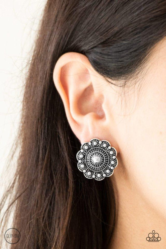 Paparazzi Foxy Flower Gardens - Silver Brushed in an antiqued shimmer, a studded silver floral frame radiates with rippling textures for a seasonal fashion. Earring attaches to a standard clip-on fitting.

