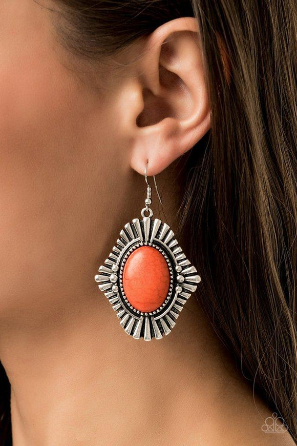 Paparazzi Easy As PIONEER - Orange - 2019 Convention Exclusive
Dotted with studded accents, blunted silver frames flare from a Burnt Orange stone center for a seasonal look. Earring attaches to a standard fishhook fitting.
