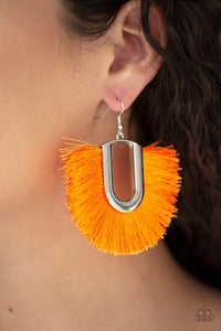 Paparazzi Tassel Tropicana - Orange - Earrings
Neon orange thread fans out from a striking silver fitting, creating a vivacious fringe. Earring attaches to a standard fishhook fitting.
