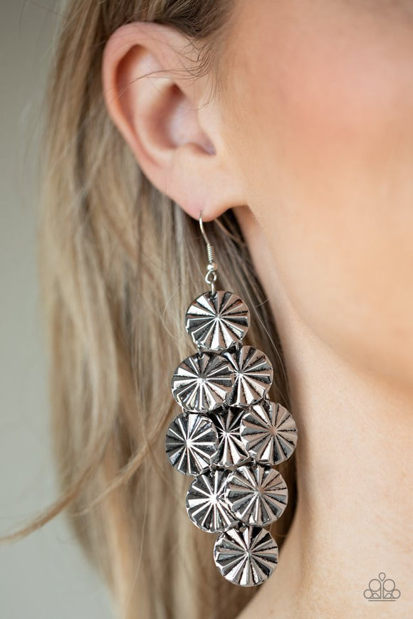 Paparazzi Star Spangled Shine - Silver - Earrings
Creased in star-like patterns, antiqued silver discs attach to a silver netted backdrop, linking into an edgy lure. Earring attaches to a standard fishhook fitting.

