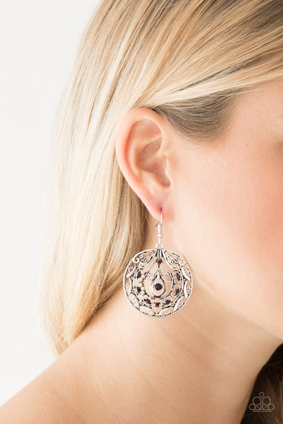 Paparazzi Choose To Sparkle - Purple - Earrings
Sparkling purple rhinestones are sprinkled along a swirling silver backdrop radiating with whimsical filigree. Earring attaches to a standard fishhook fitting.