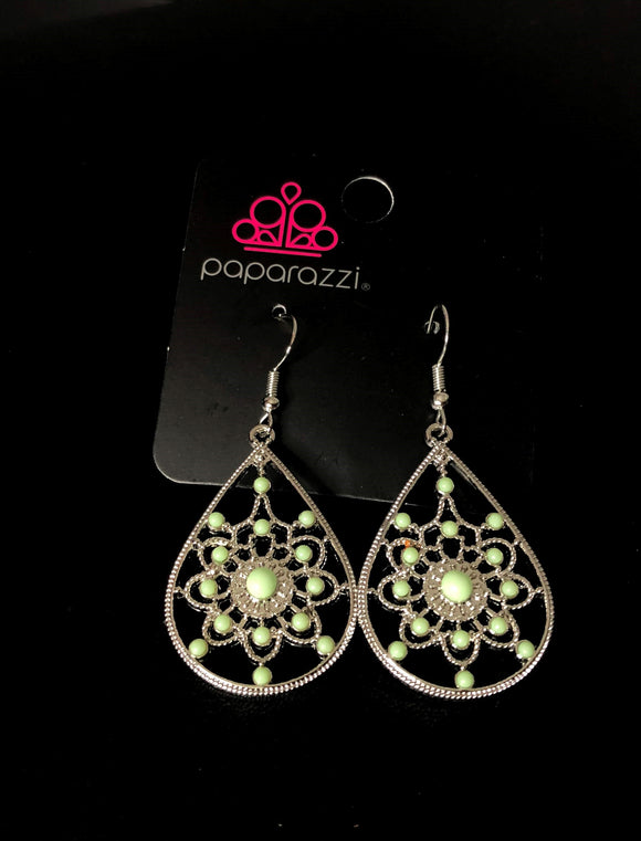 Paparazzi A Flair For Fabulous - Green - Earrings
Featuring an elegant filigree filled backdrop, a shimmery silver teardrop swings from the ear. Dainty green beads are sprinkled across the frame for a floral finish. Earring attaches to a standard fishhook fitting.