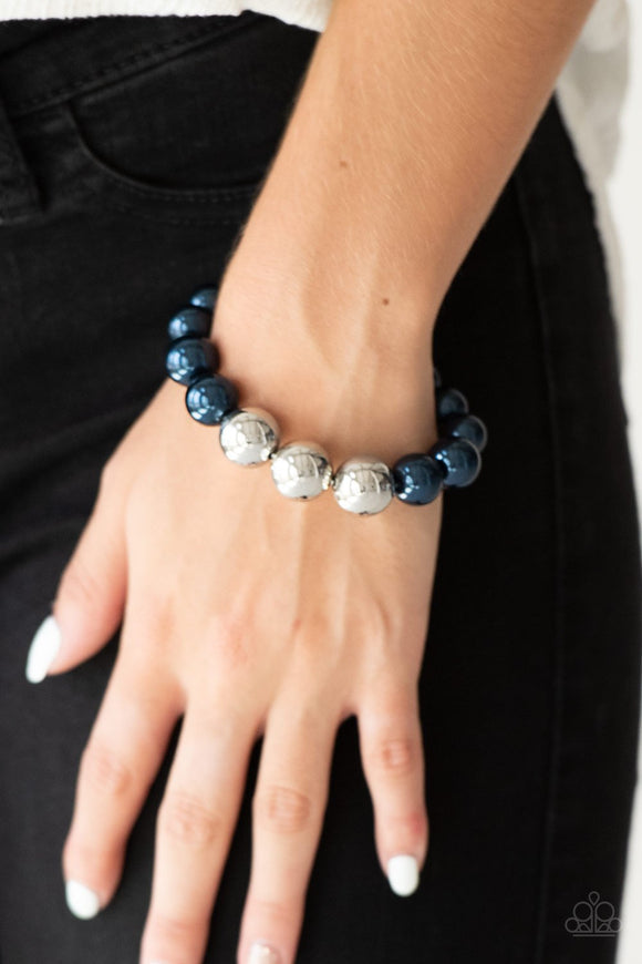 Paparazzi All Dressed UPTOWN - Blue - Bracelet
Gradually increased in size near the center, oversized pearly blue and shiny silver beads are threaded along a stretchy band around the wrist for a glamorous finish.
