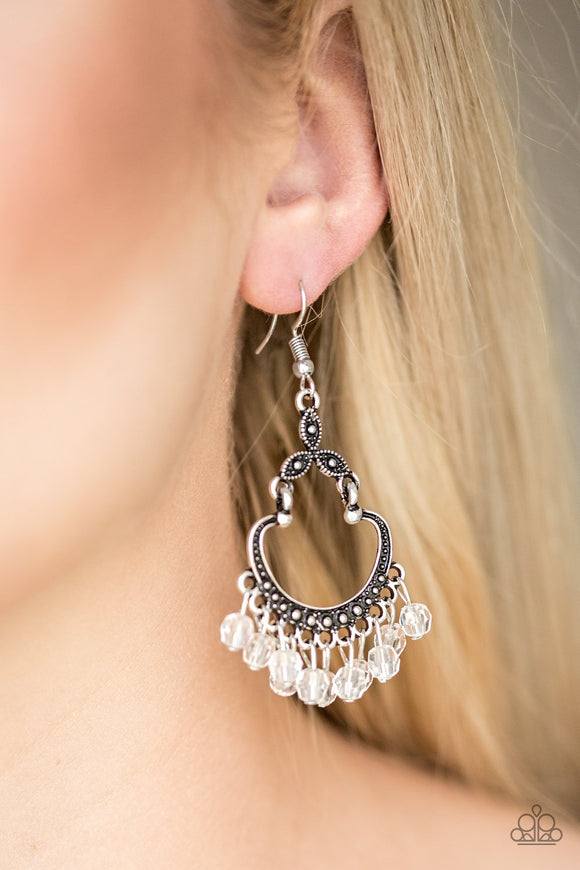 Paparazzi Babe Alert - White - Earrings
Faceted white beads swing from the bottom of a studded silver frame, creating a whimsical lure. Earring attaches to a standard fishhook fitting.
