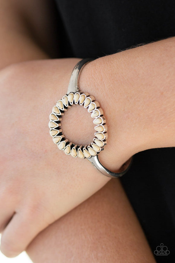 Paparazzi Divinely Desert - White - Bracelet
Chiseled into tranquil teardrops, refreshing white stones spin around the center of an antiqued silver cuff for a seasonal look.
