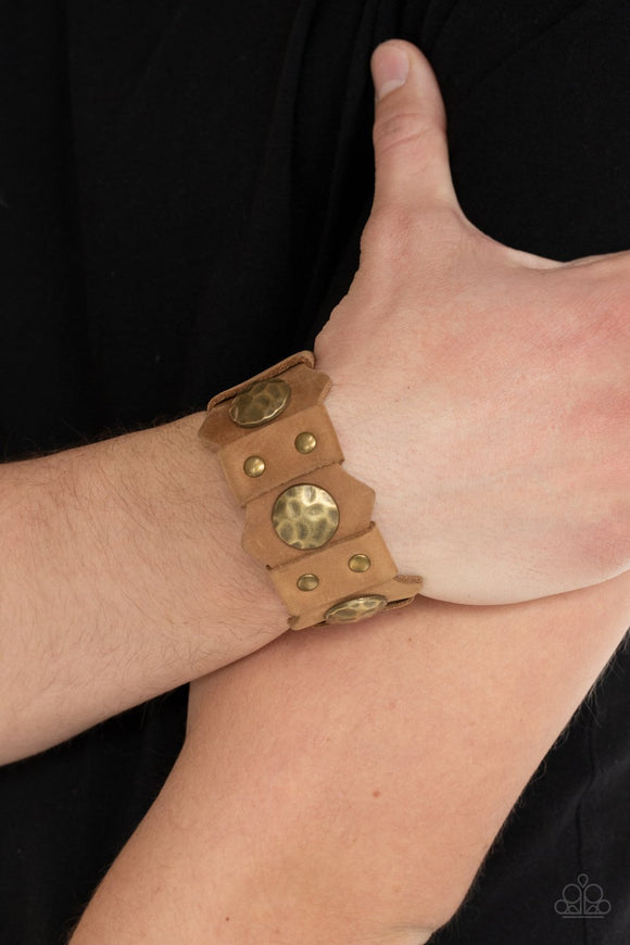 Paparazzi Electrified Edge - Brown - Bracelet
Featuring hammered antiqued brass discs, pieces of leather are studded in place around an edgy brown suede band for a radical look. Features an adjustable snap closure.
