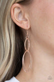 Paparazzi Endless Echo - Rose Gold - Earrings
Featuring diamond-cut textures, trios of interlocking almond-shaped rose gold frames dangle from the ear for a casual look. Earring attaches to a standard fishhook fitting. 