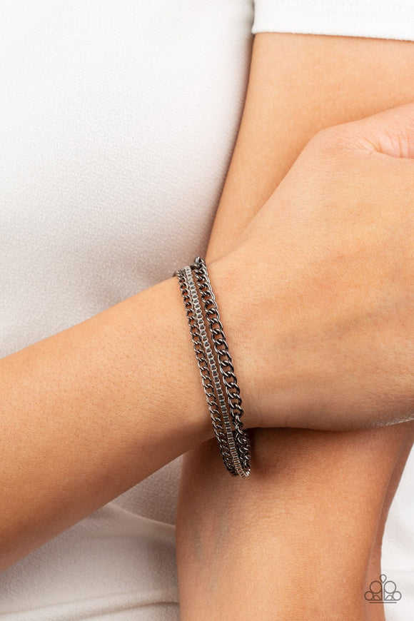 Paparazzi Industrial Icon - Black - Bracelet
Dainty silver box chain and mismatched gunmetal chains layer across the wrist, creating a collision of industrial textures. Features an adjustable clasp closure.
