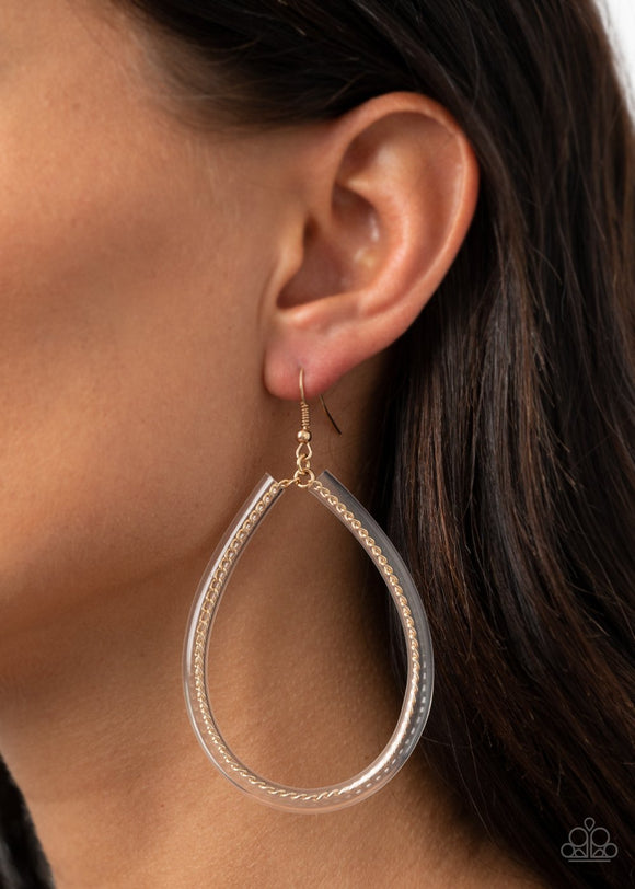 Paparazzi Just ENCASE You Missed It - Gold - Earrings
A dainty gold chain-like wire is threaded through the center of an invisible tube, creating an edgy teardrop. Earring attaches to a standard fishhook fitting.