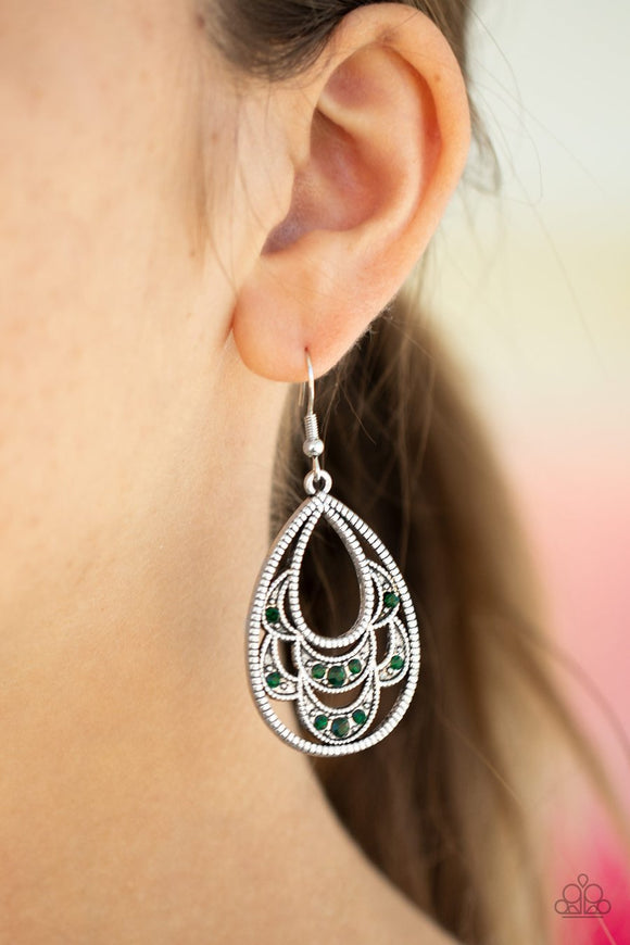 Paparazzi Malibu Macrame - Green - Earrings
Dotted in dainty green rhinestones, studded silver petals layer into an ornate silver teardrop for a whimsical look. Earring attaches to a standard fishhook fitting.