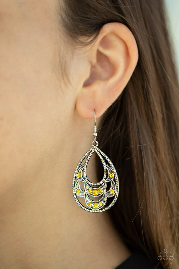 Paparazzi Malibu Macrame - Yellow - Earrings
Dotted in dainty yellow rhinestones, studded silver petals layer into an ornate silver teardrop for a whimsical look. Earring attaches to a standard fishhook fitting.
