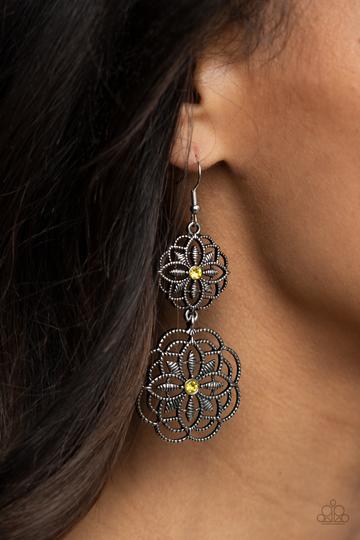 Paparazzi Mandala Mecca - Yellow - Earrings
Dotted with dainty yellow rhinestone centers, studded mandala-like silver frames connect into a whimsical floral lure. Earring attaches to a standard fishhook fitting.