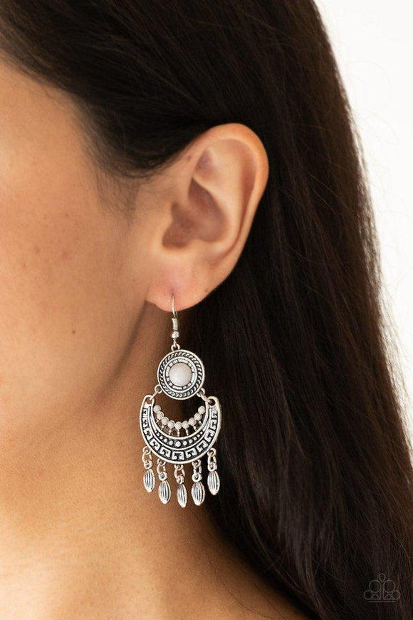 Paparazzi Mantra To Mantra - Silver - Earrings
Dotted with a shiny gray beaded center, a round silver frame gives way to an ornate silver crescent. Dainty silver beads swing from the bottom of the stacked frames, adding a whimsical fringe to the tribal inspired lure. Earring attaches to a standard fishhook fitting.
