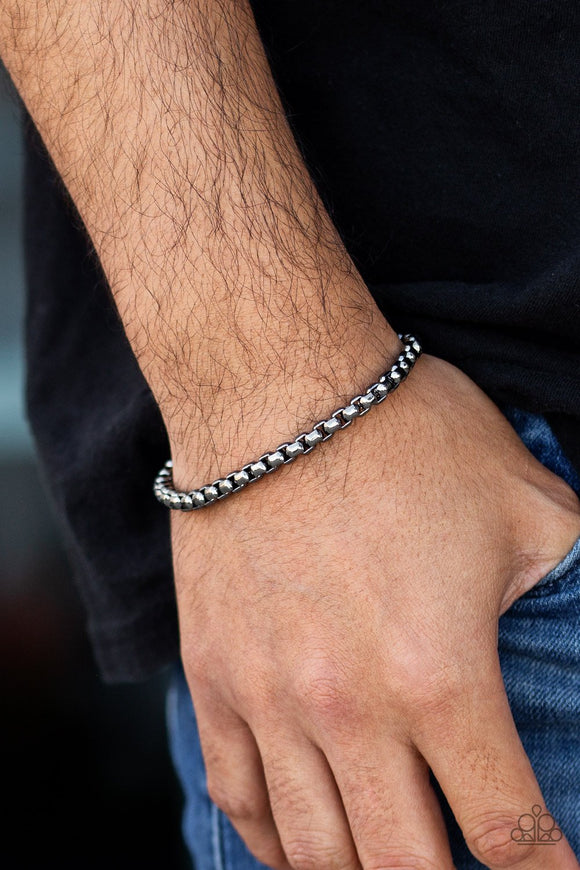 Paparazzi Metro Marathon - Black - Bracelet
Featuring a high sheen gunmetal finish, a round box chain links around the wrist for a statement-making finish. Features an adjustable clasp closure.
