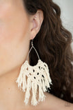 Paparazzi Oh MACRAME, Oh My - White - Earrings
Soft twine is decoratively knotted around a silver teardrop frame, creating a statement making fringe. Earring attaches to a standard fishhook fitting.
