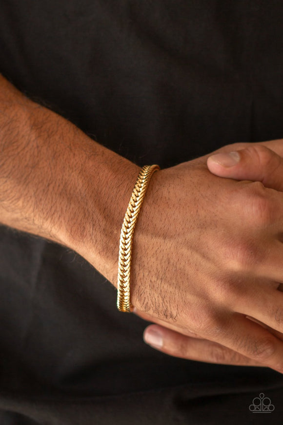 Paparazzi One - Two Knockout - Gold - Bracelet
Brushed in a high-sheen finish, a dramatic row of gold flat franco chain links around the wrist for a casual shine. Features an adjustable clasp closure.
