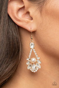 Paparazzi Prismatic Presence - Gold Pearl Rhinestone - Earrings - Life of the Party Exclusive
A sparkly series of marquise and teardrop white rhinestones embellish the front of a white rhinestone encrusted gold frame. A dainty white pearl adorns the center, adding a splash of vintage refinement. Earring attaches to a standard fishhook fitting.Life of the Party - February 2021 Exclusive item