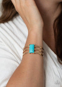 Paparazzi Rural Recreation - Gold - Bracelet
Chiseled into a sleek rectangle, a refreshing turquoise stone is pressed into the center of a gold layered cuff for a seasonal flair.
