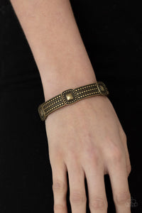 Paparazzi Rustic Redux - Brass - Bracelet
Featuring brass studded patterns, square and rectangular frames are threaded along stretchy bands around the wrist for a rustic flair.
