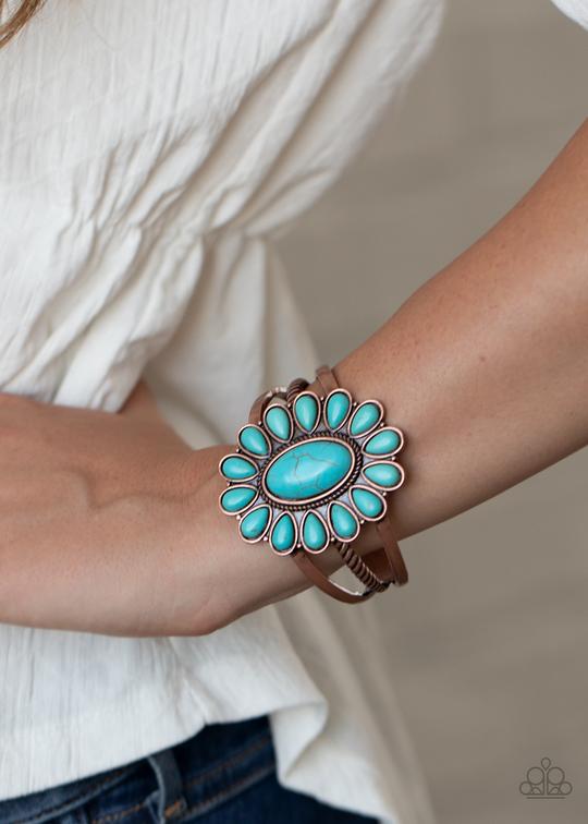 Paparazzi Sedona Spring - Copper - Bracelet
A turquoise stone daisy frame blooms atop a mixed layered copper cuff, creating a whimsical centerpiece around the wrist.
