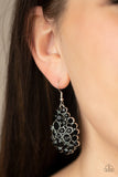 Paparazzi Smolder Effect - Black - Earrings
Varying in size, a smoldering collection of black rhinestones coalesce into an airy teardrop for a sassy look. Earring attaches to a standard fishhook fitting.
