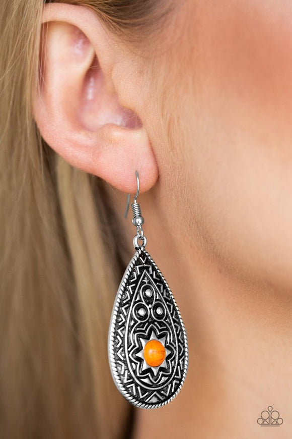 Paparazzi Summer SOL - Orange - Earrings
A vivacious orange stone bead is pressed into an ornate silver teardrop radiating with sunburst details for a seasonal look. Earring attaches to a standard fishhook fitting.
