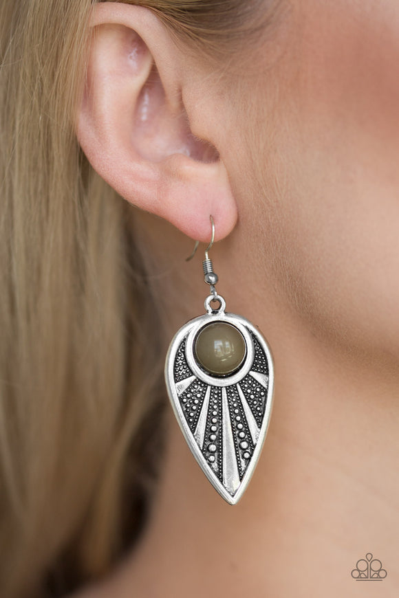 Paparazzi Take A WALKABOUT - Green - Earrings
A polished green bead is pressed into the top of an ornate silver teardrop radiating with studded textures for a tribal inspired look. Earring attaches to a standard fishhook fitting.