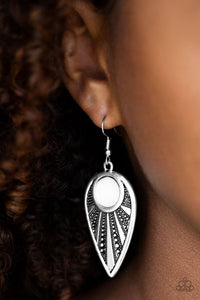 Paparazzi Take A Walkabout - White - Earrings
A polished white bead is pressed into the top of an ornate silver teardrop radiating with studded textures for a tribal inspired look. Earring attaches to a standard fishhook fitting.

