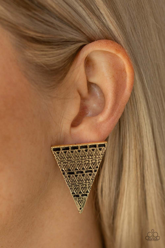 Paparazzi Terra Tricolor - Brass - Earrings
Infused with shiny black painted accents, the front of an oversized brass triangle frame is stamped in stacked geometric patterns for a trendy tribal look. Earring attaches to a standard post fitting.