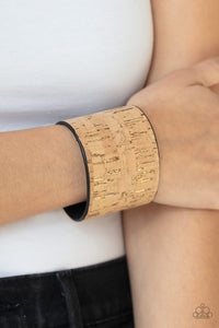 Paparazzi Up To Scratch - Brown - Bracelet
Featuring a cork-like finish, a thick cuff is scratched, revealing lines of golden shimmer for a seasonal look.
