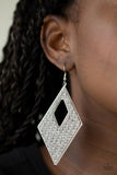 Paparazzi Woven Wanderer - Silver - Earrings
Featuring a wicker-like pattern, gray thread weaves across the front of a silver diamond-shape frame for a trendsetting look. Earring attaches to a standard fishhook fitting.